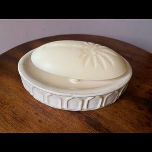 Ceramic oval soap dish NWT